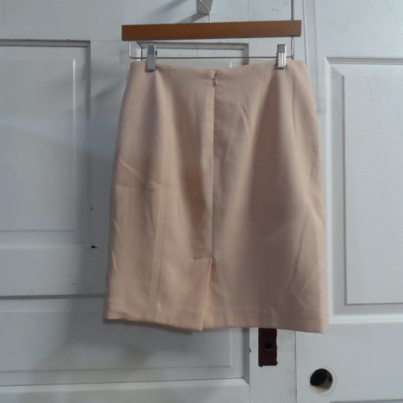 Peach Banana Republic Mini Skirt - Size 4 - Picture 3 of 7